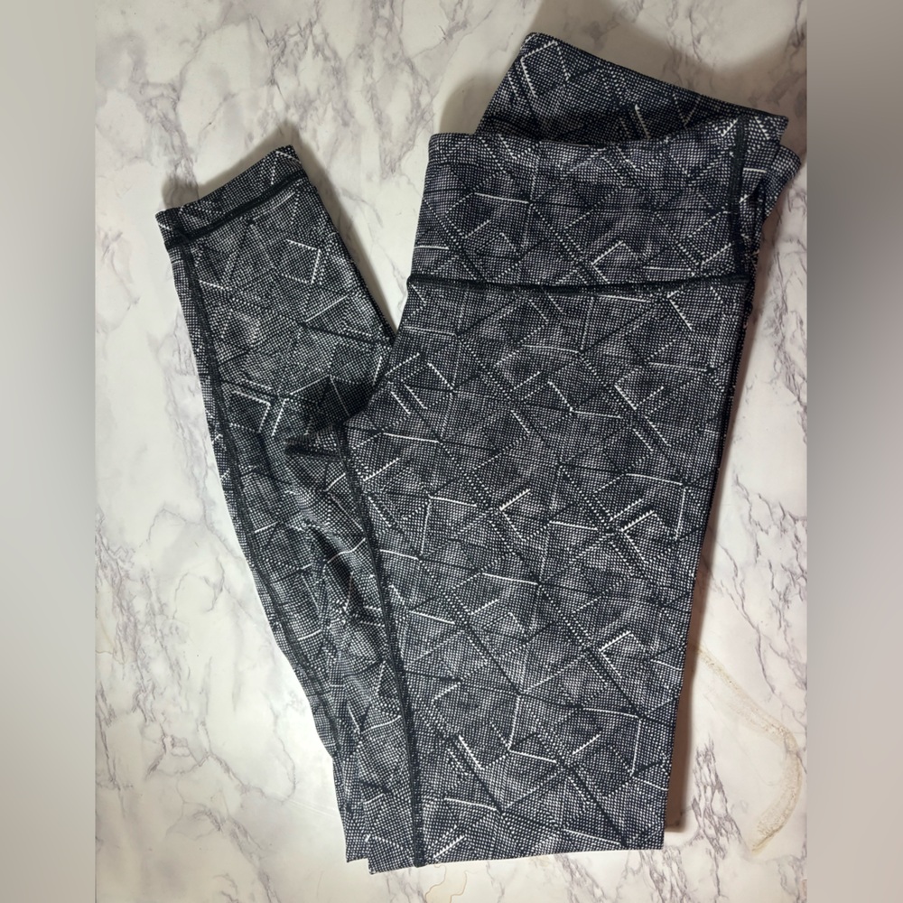 Lululemon women’s Black & White Geometric Leggings